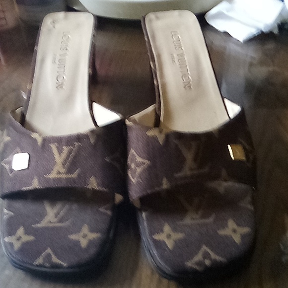 Louis Vuitton sandals - Picture 2 of 4